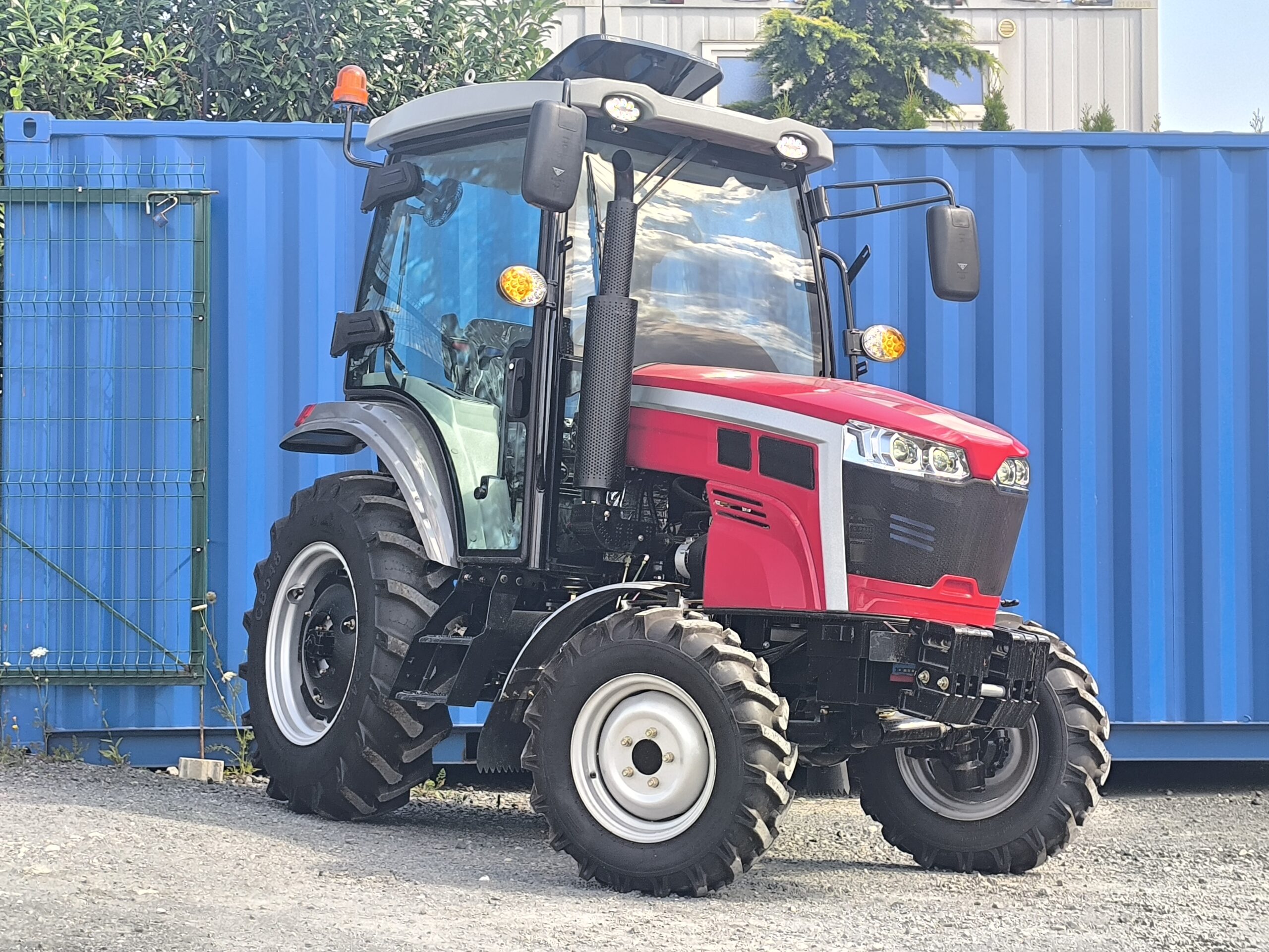 Kompaktný traktor 4×4 / 30 HP